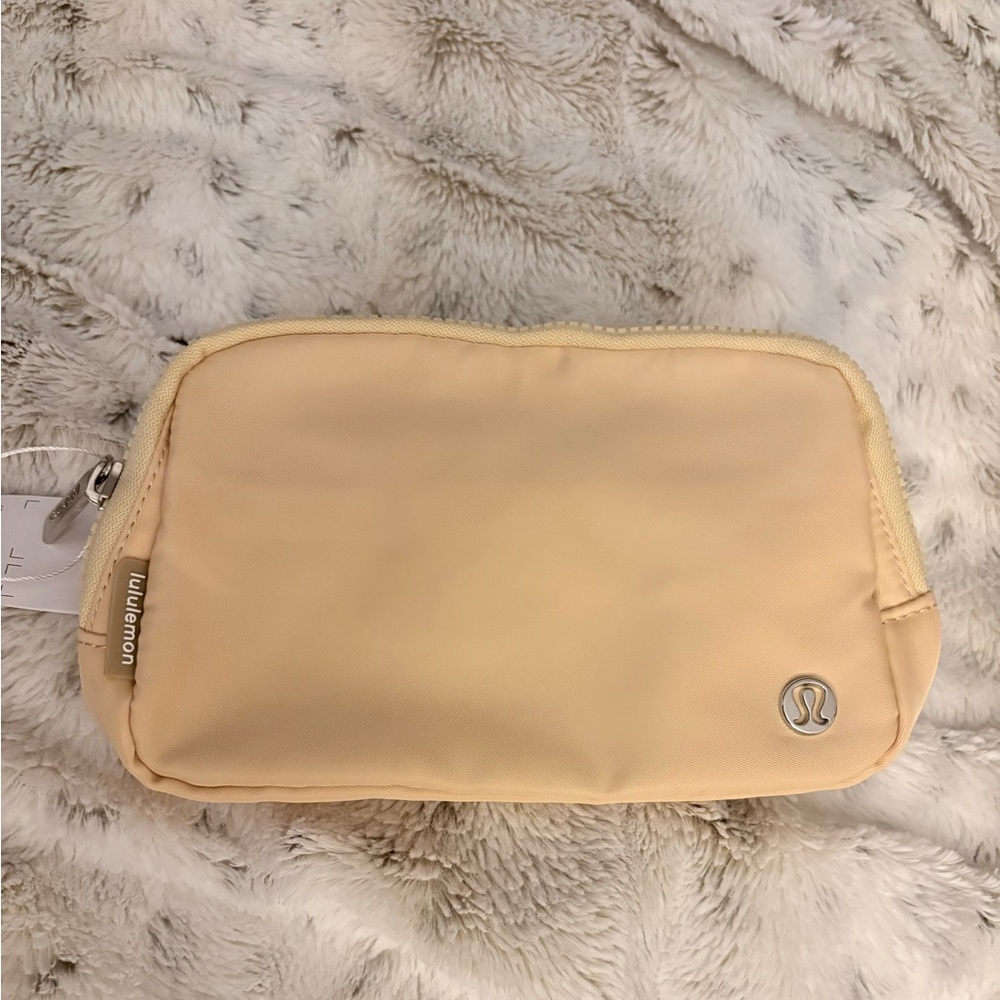 Lululemon Everywhere Belt Bag in Golden Sand - NWT